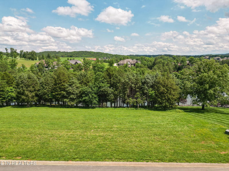 1263 Zepher Dr, Lenoir City, TN 37772