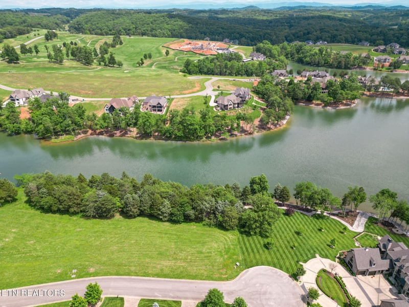 1263 Zepher Dr, Lenoir City, TN 37772