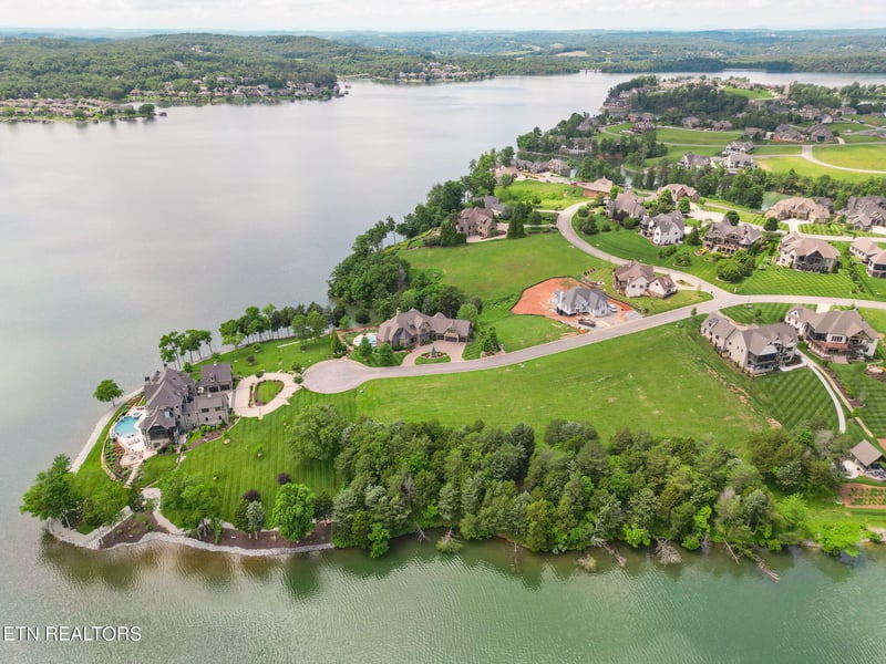 1263 Zepher Dr, Lenoir City, TN 37772