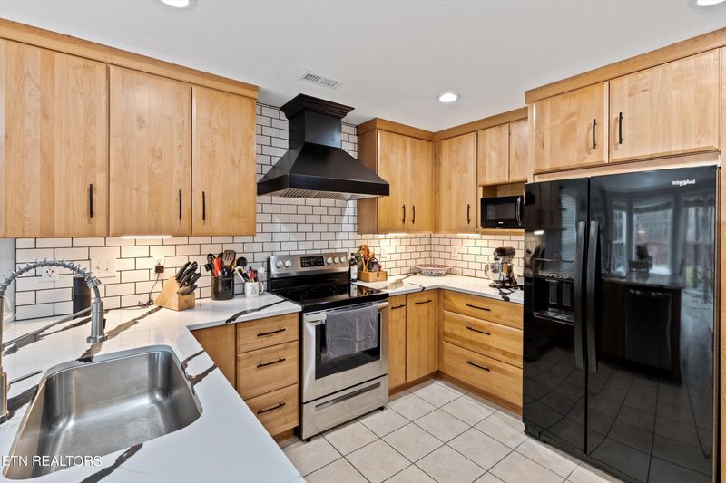 12637 Clear Ridge Rd, Knoxville, TN 37922