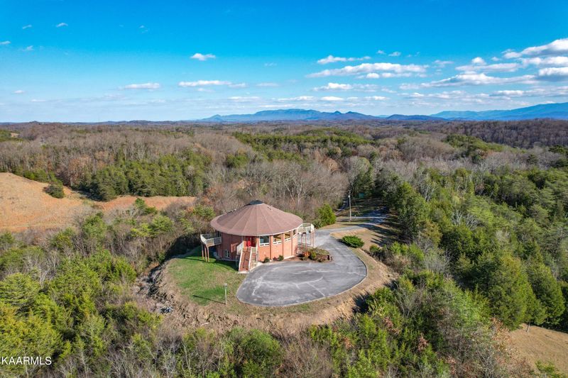 1264 Atchley Dr, Sevierville, TN 37876