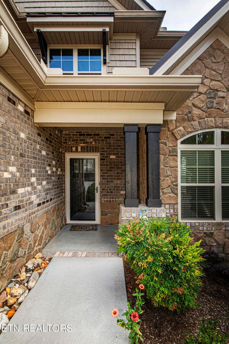 1265 Bishops View Ln, Knoxville, TN 37932