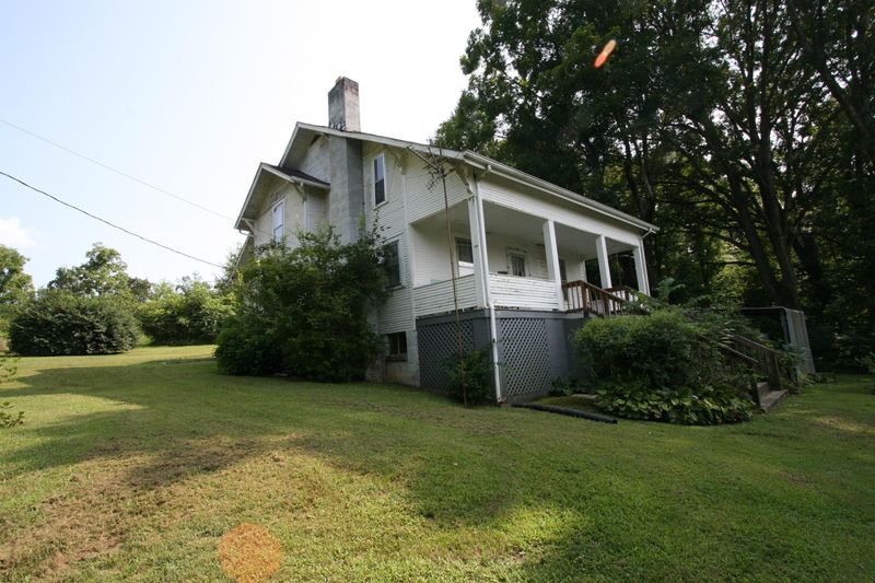 1265 Meadow Rd, Greenback, TN 37742