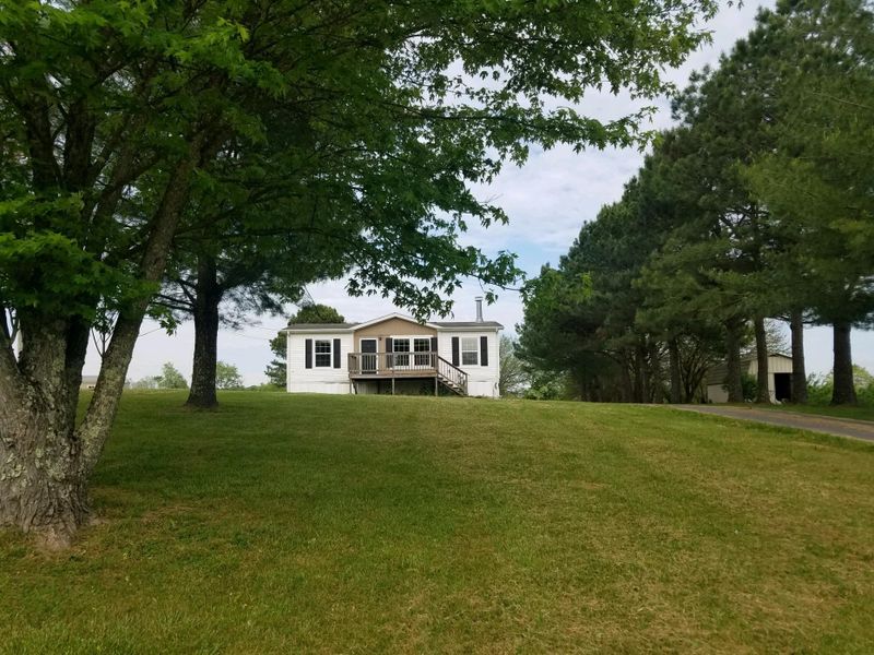 1266 Creston Rd, Crossville, TN 38571