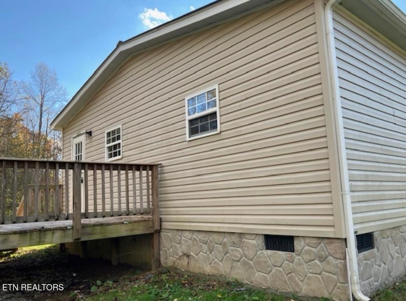 1266 Rock House Rd, Pioneer, TN 37847