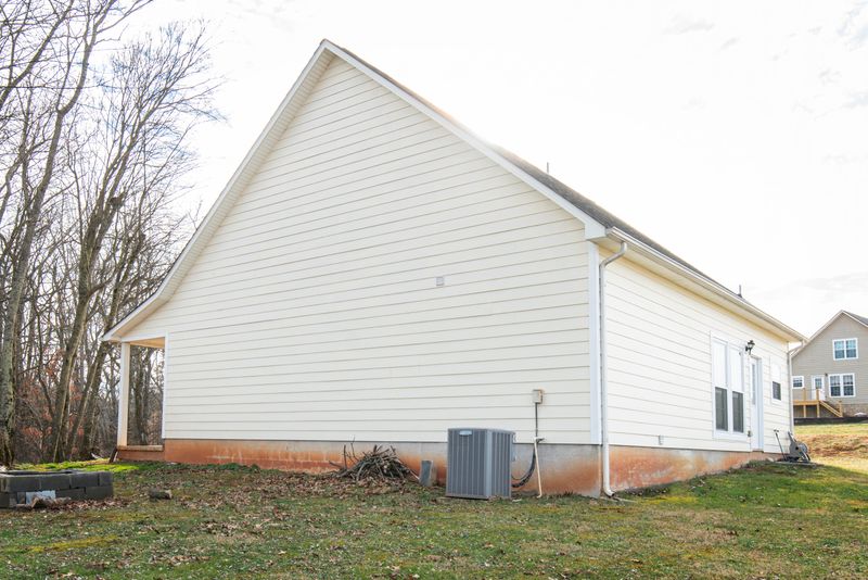 1267 Lori Ellen Ct, Sevierville, TN 37876