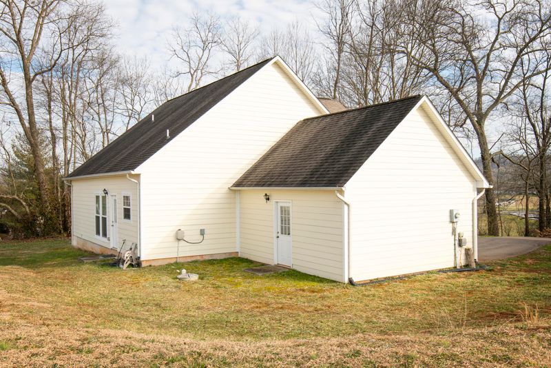 1267 Lori Ellen Ct, Sevierville, TN 37876