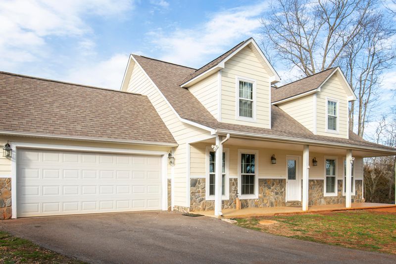 1267 Lori Ellen Ct, Sevierville, TN 37876