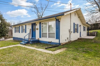 127 Athens Rd, Oak Ridge, TN 37830