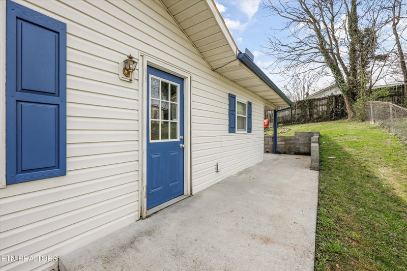 127 Athens Rd, Oak Ridge, TN 37830