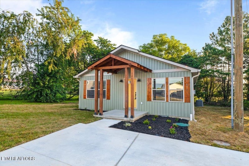 127 Azalea Ln #4, Jacksboro, TN 37757