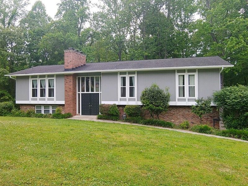 127 Barrington Dr, Oak Ridge, TN 37830
