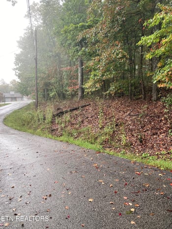 127 Brokenwood Ln, Crossville, TN 38558