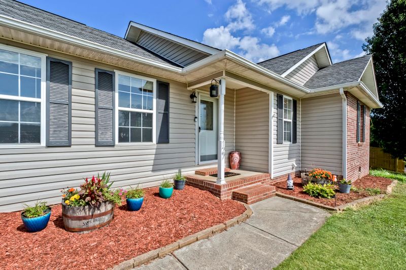 127 Chapel View Dr, Madisonville, TN 37354