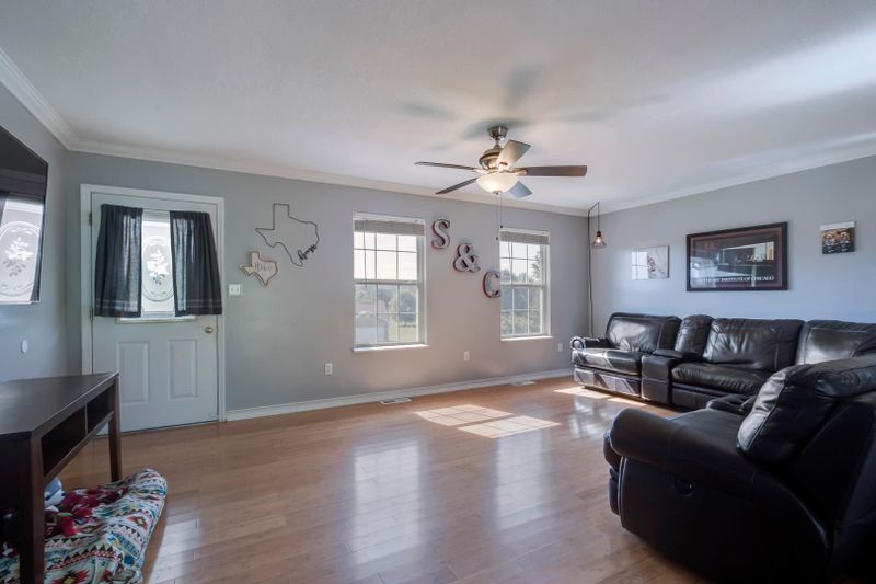127 Chapel View Dr, Madisonville, TN 37354