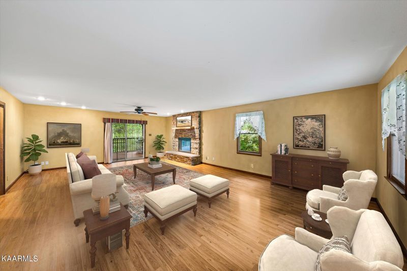 127 Chestnut Hill Rd, Oak Ridge, TN 37830