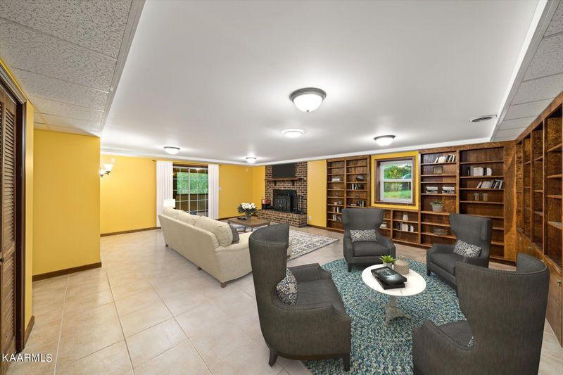 127 Chestnut Hill Rd, Oak Ridge, TN 37830