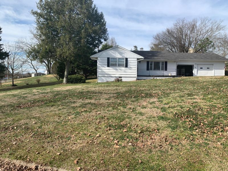 127 Crestview Ave, Calhoun, TN 37309