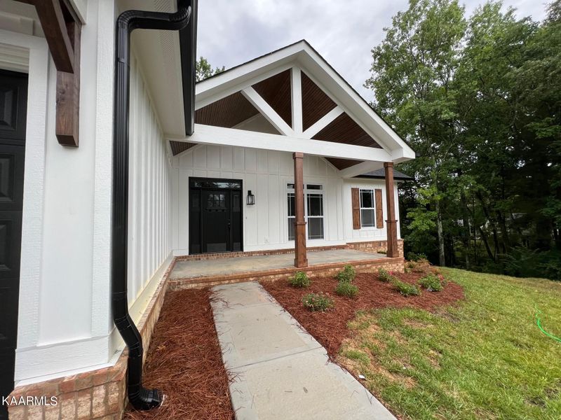 127 Culver Rd, Oak Ridge, TN 37830