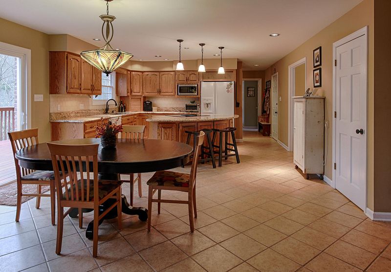 127 Danbury Dr, Oak Ridge, TN 37830