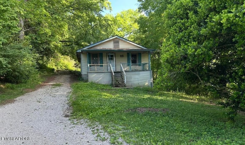 127 Elliott St, Harriman, TN 37748