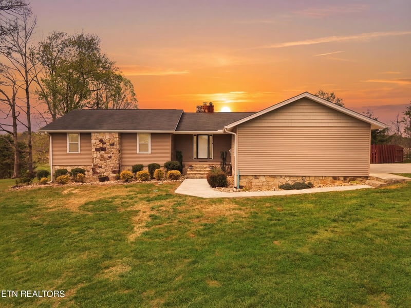 127 Evans Rd, Greenback, TN 37742
