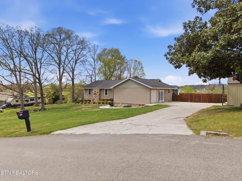 127 Evans Rd, Greenback, TN 37742
