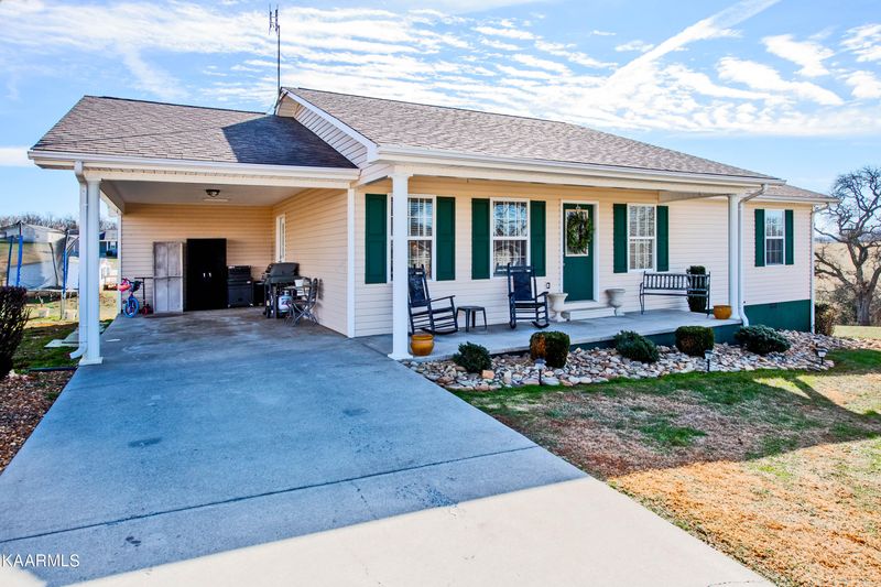 127 Five Oaks Dr, Madisonville, TN 37354