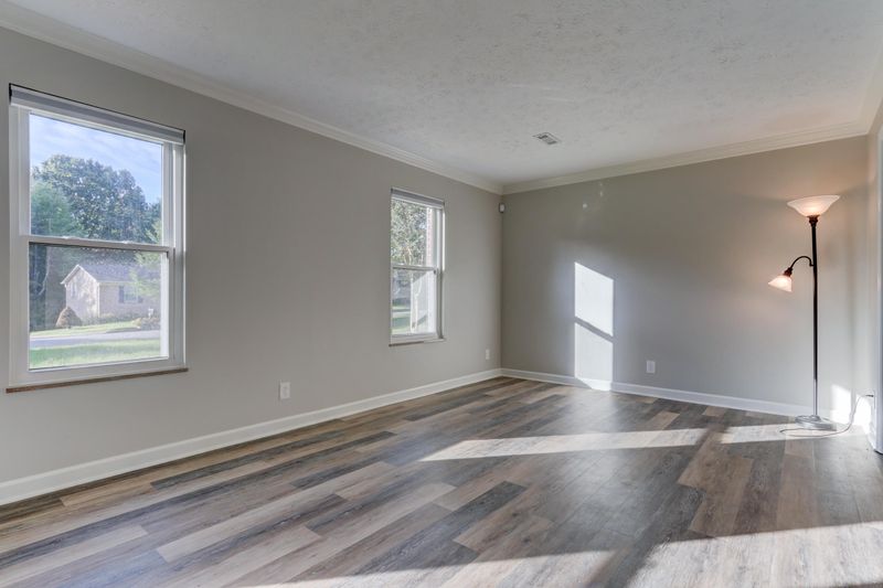 127 Hendrix Dr, Oak Ridge, TN 37830