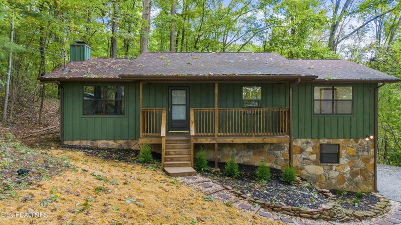 127 Hickory Nut Dr, Clinton, TN 37716