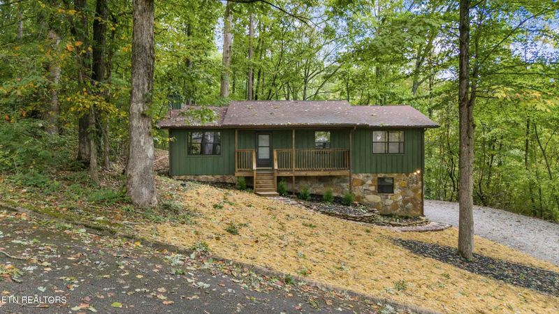 127 Hickory Nut Dr, Clinton, TN 37716
