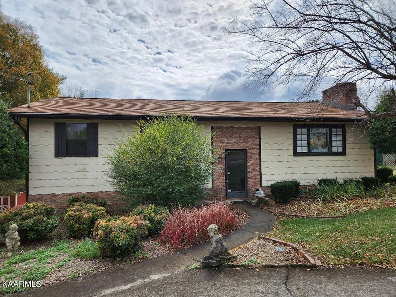 127 Huffaker Rd, Kodak, TN 37764