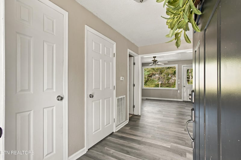 127 Jarrett Ln, Oak Ridge, TN 37830