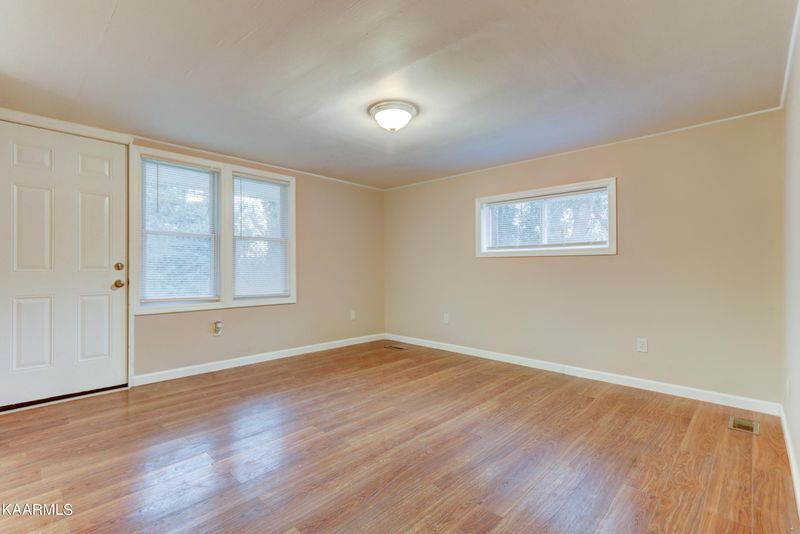127 Jonathan Ln, Oak Ridge, TN 37830