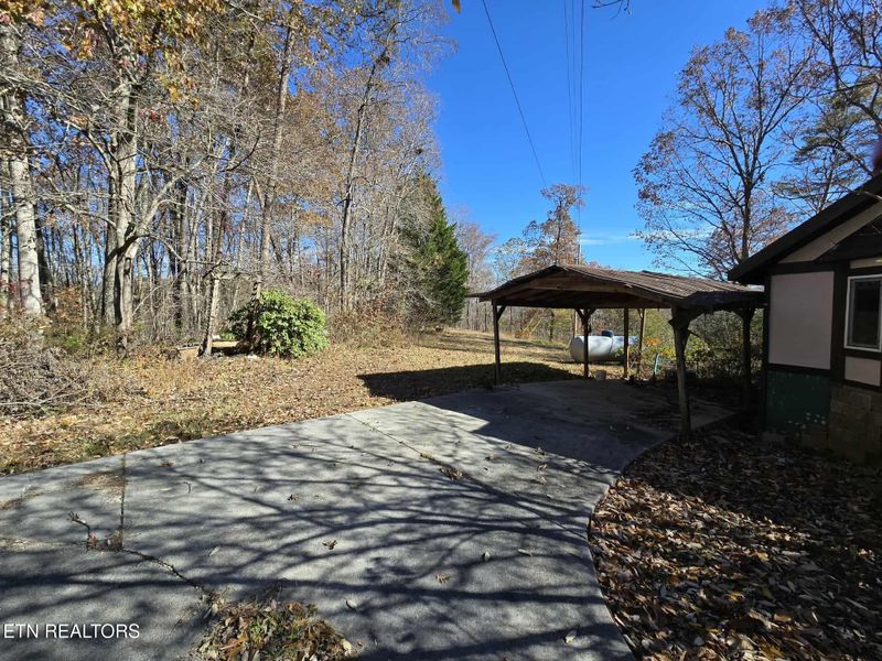 127 Lark Ln, Lafollette, TN 37766
