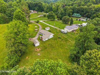 127 Mountain Rd, Oliver Springs, TN 37840