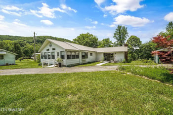 127 Mountain Rd, Oliver Springs, TN 37840
