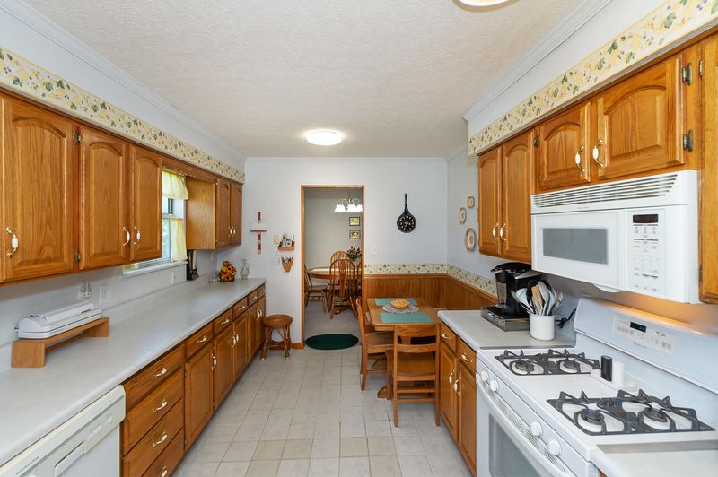127 Rebel Rd, Harriman, TN 37748