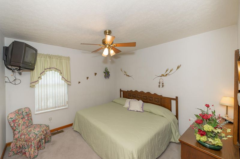 127 Rebel Rd, Harriman, TN 37748