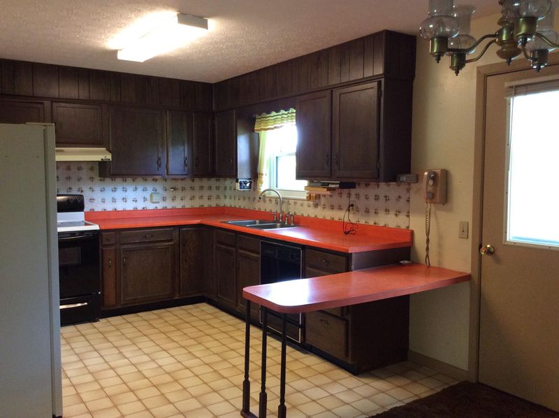 127 Red Bud Dr, Harriman, TN 37748