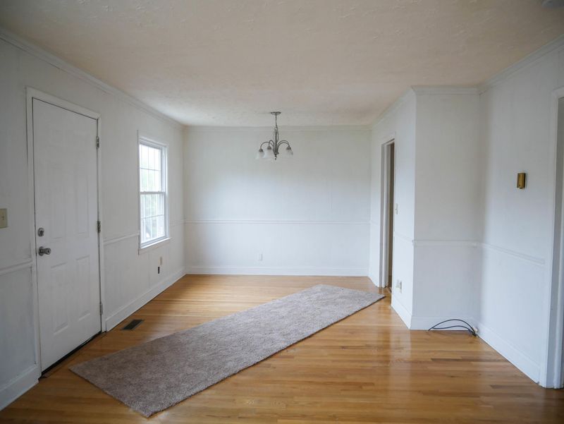 127 S Seneca Rd, Oak Ridge, TN 37830