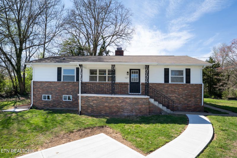 127 Tabor Rd, Oak Ridge, TN 37830