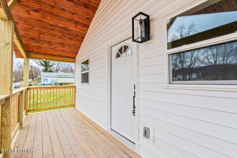 127 Water St, Jacksboro, TN 37757