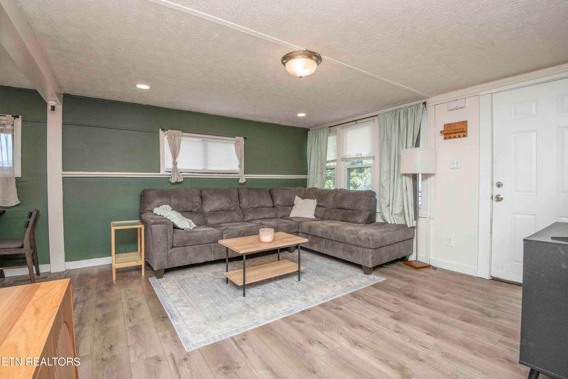 127 Wellington Cir, Oak Ridge, TN 37830