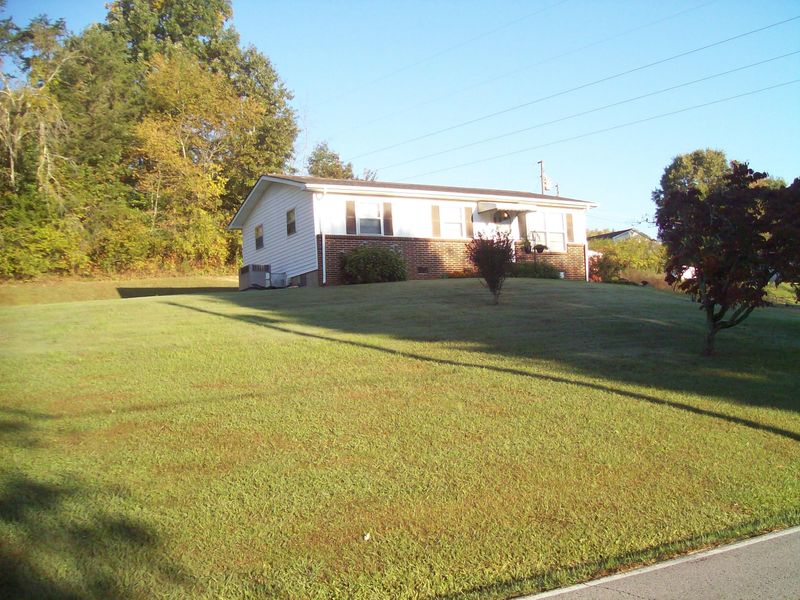 1274 Outer Dr, Lenoir City, TN 37771