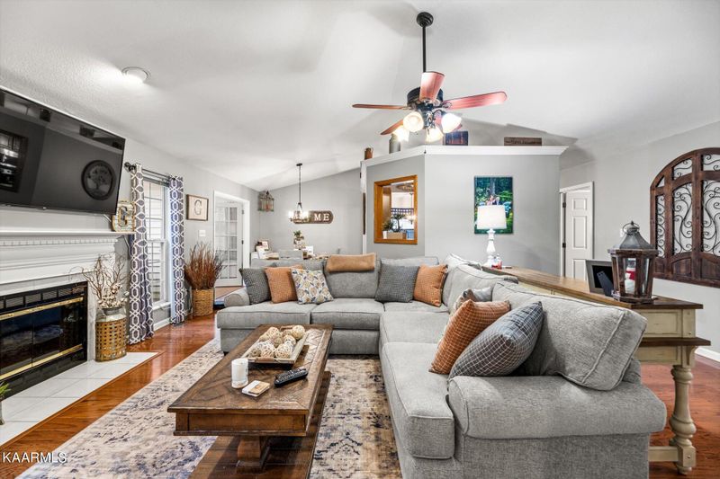 1278 Emerald Forest Ln, Powell, TN 37849