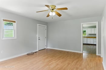 128 Barnes Ln, Strawberry Plains, TN 37871