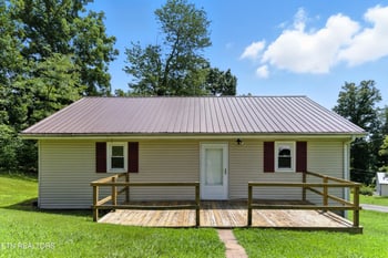 128 Barnes Ln, Strawberry Plains, TN 37871