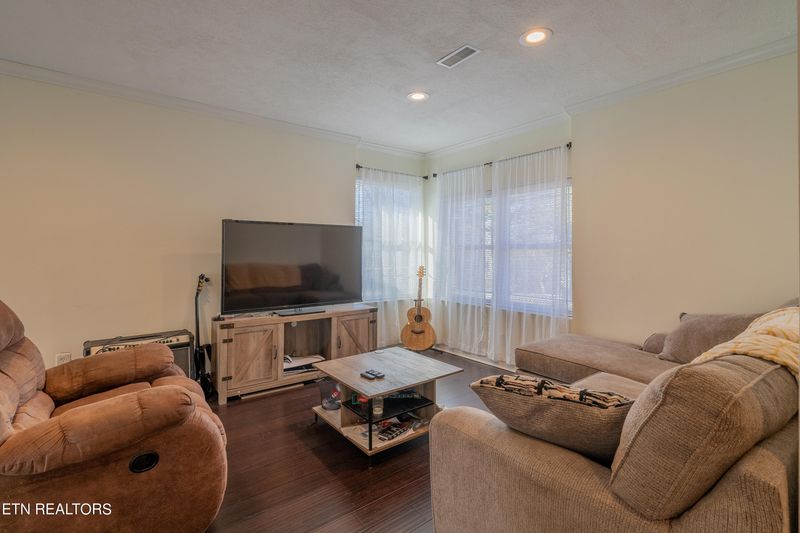 128 Bonifacius St, Wartburg, TN 37887