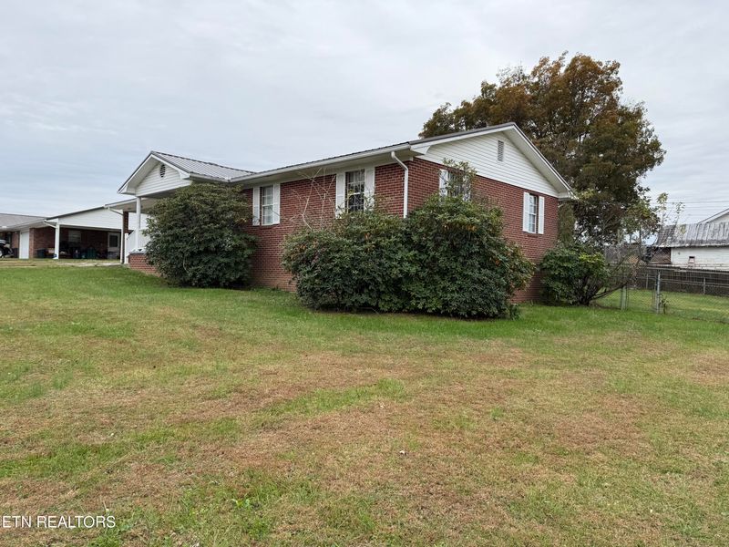 128 Chapman Crest Dr, Lafollette, TN 37766
